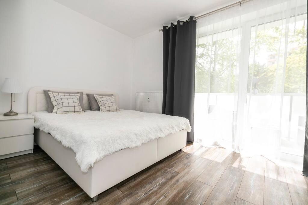 Alure Residences 1 & 24H Self Check-In, Free Parking In Front Of The Apartment Building, New Building, Terrace, Cafe With Breakfast In The Apartment Building, Next To The Aqua Park Banská Bystrica Exterior foto