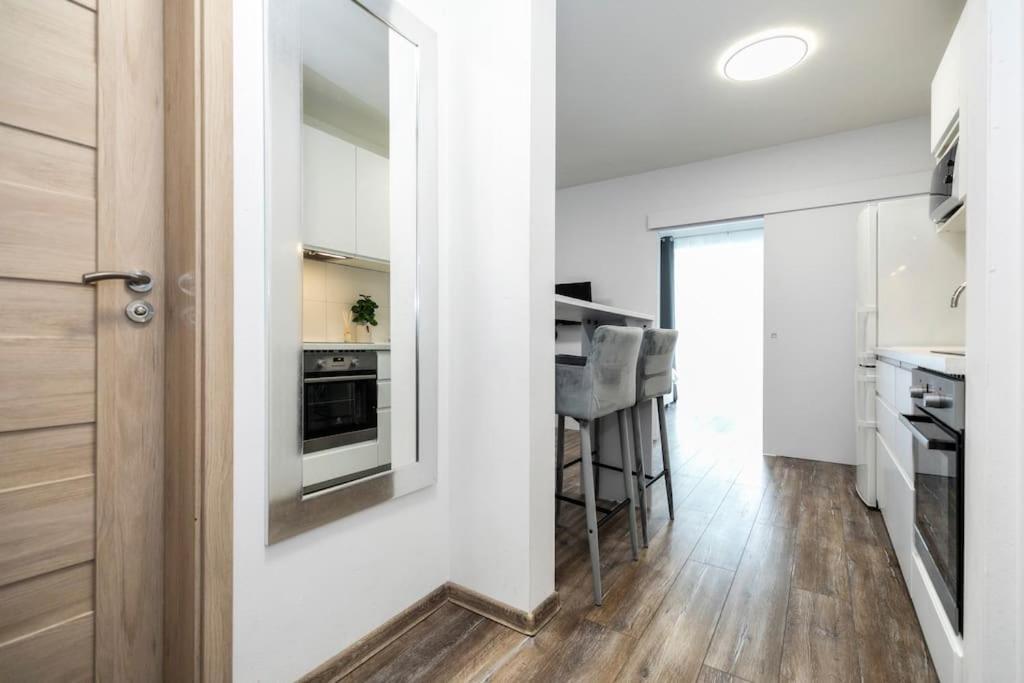 Alure Residences 1 & 24H Self Check-In, Free Parking In Front Of The Apartment Building, New Building, Terrace, Cafe With Breakfast In The Apartment Building, Next To The Aqua Park Banská Bystrica Exterior foto